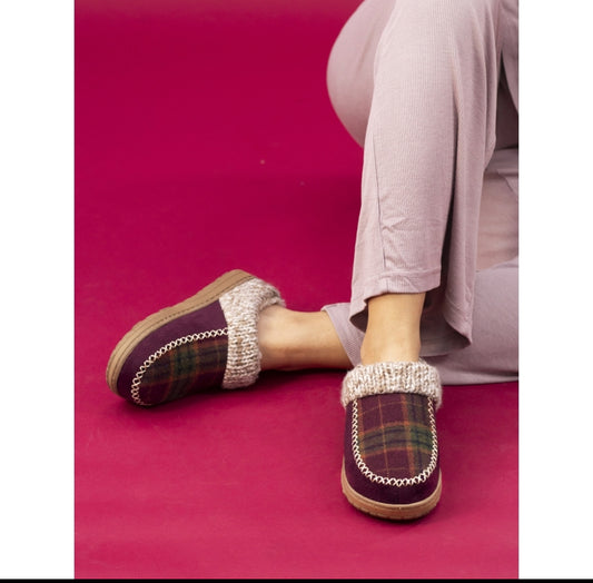 Emblaze Burgundy Slipper
KLA013BU