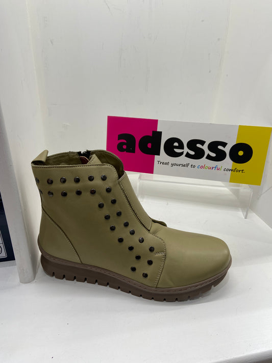 Adesso Addison stud boot. Sea weed A7041-223