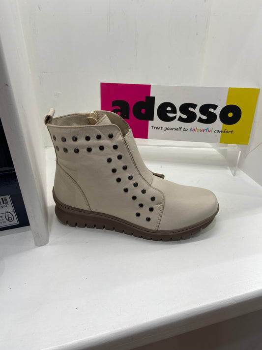 Adesso Addison white boot A7039-223