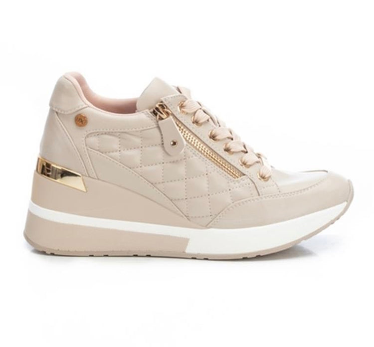 Xti Quilted Wedge Trainer Beige